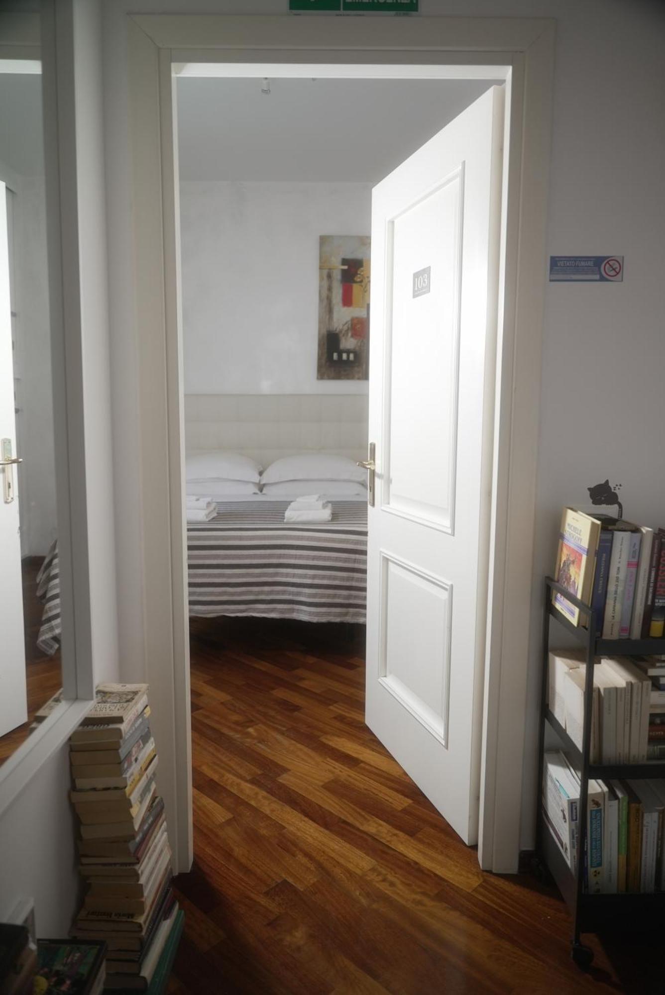 Casa Mia Guesthouse Рим Экстерьер фото